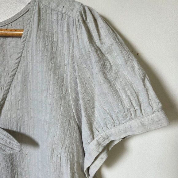 EUC MODCLOTH V NECK WITH SMALL BOW TIE BUTTONED BLOUSE TOP SIZE L - Picture 6 of 16